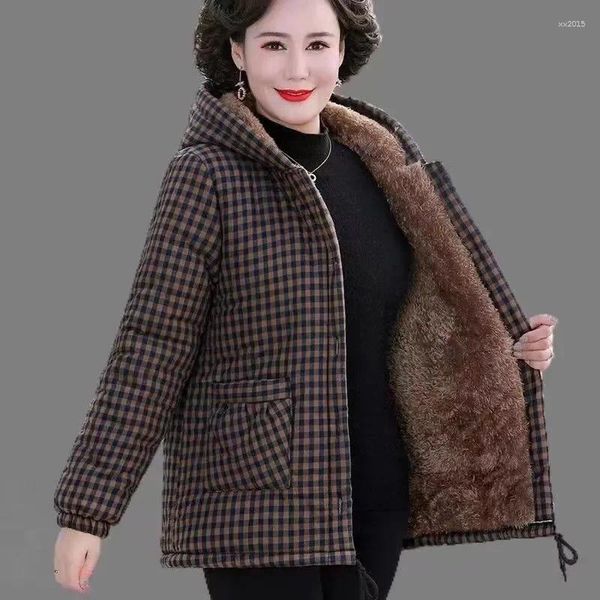 Женские куртки для матерей среднего возраста, зимняя короткая плюшевая хлопковая куртка 2024 года для отдыха от 50 до 60 лет с толстым капюшоном