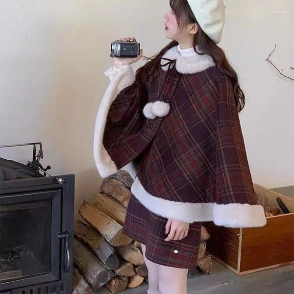 Abito a due pezzi Autunno Inverno Dolce carino Giacca di tweed scozzese rossa e minigonna Abito da donna Kawaii Peluche Colletto per bambola Cappotto per ragazze Capispalla