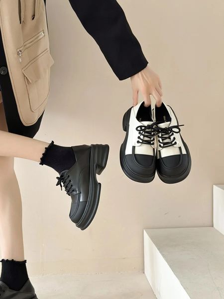 Dedo do pé redondo sapatos femininos outono casual feminino tênis tamancos plataforma oxfords estilo britânico preto apartamentos allmatch mocassins com pele 240126