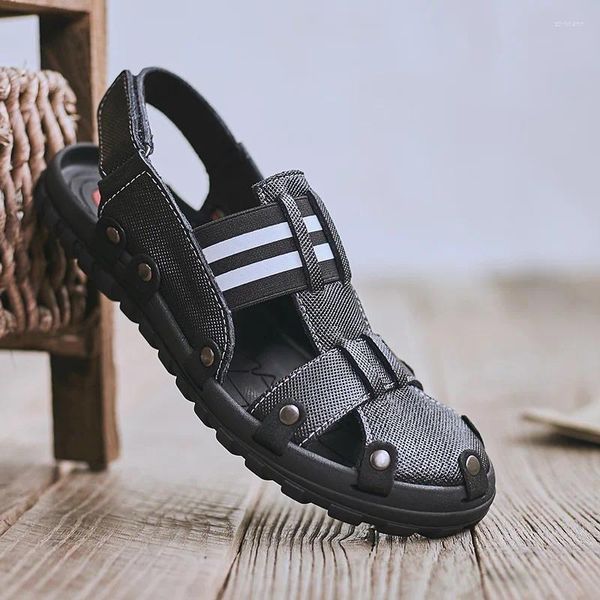 Sandálias tamanho grande 38-47 para homens moda clássico romano verão respirável sapatos de praia masculino estilo punk rebite andando