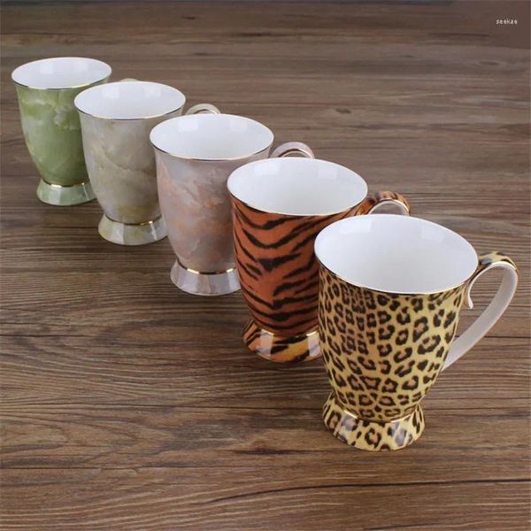 Tazze Tazza da caffè in ceramica alla moda nordica Porcellana creativa Leopard Impugnatura Colazione Latte Tazza da tè Ufficio Bottiglia d'acqua Bicchieri