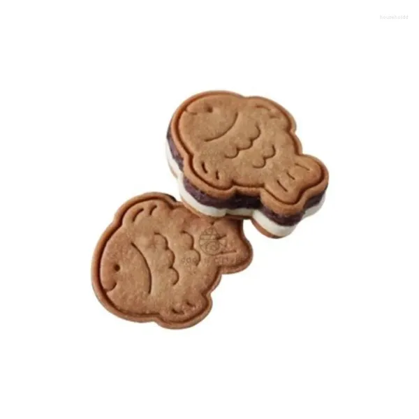 Stampi da forno Stampo per biscotti Koi sorridente Integratore alimentare per bambini Torta biscotto Strumento di macinazione pressato a mano Pesce cartone animato Timbro Emboress