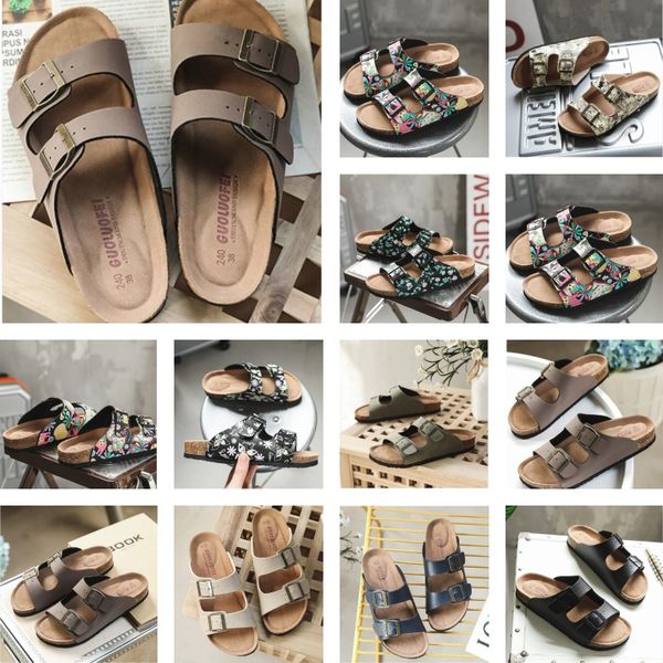 Mulheres de marca Woody Mules Flat Slipper Designer Lady Lettering Outdoor Leather Sole Slide Sandal