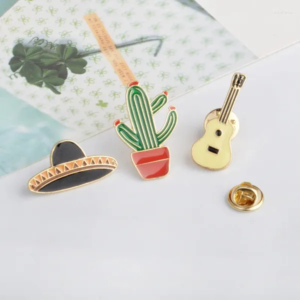 Broches 1 pc/3 pçs chapéu de guitarra cactus bonito dos desenhos animados broche metal crachá pinos saco packbag decoração frutas comida menina broch