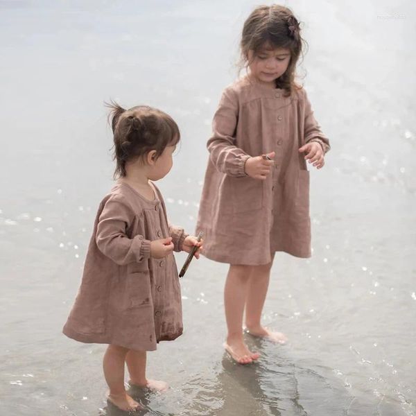 Vestidos de menina meninas algodão e linho retro vestido de manga longa 2024 primavera outono bebê botão para baixo bolso casual tz010