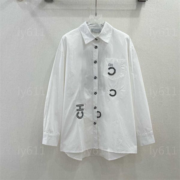 Moda Blusas Designer para Mulheres Camisa Top Bordado Letra Manga Comprida Lapela Botão Cardigan Camisas Brancas Simples Luxo Top Womens Camisas Designer Roupas