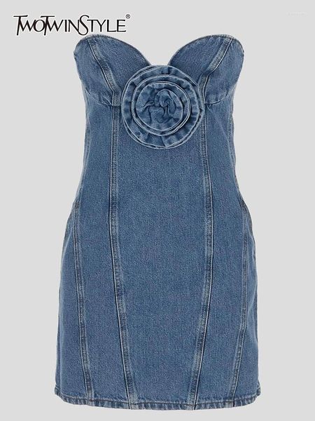 Casual Kleider TWOTWINSTYLE Denim Patchwork Floral Solide Für Frauen Trägerlosen Ärmellose Hohe Taille Mini Sexy Sommer Kleid Weibliche