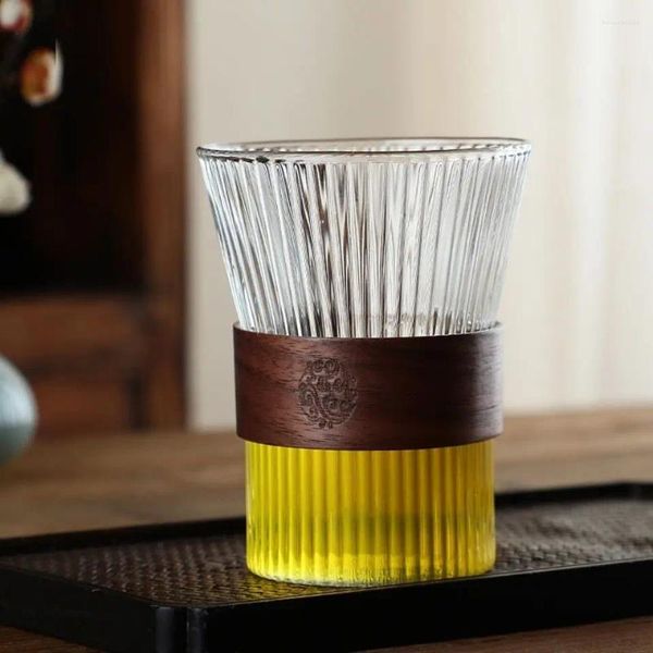 Бокалы для вина 150/300 мл Стеклянная кофейная кружка в японском стиле с чашкой из орехового дерева с рукавами Кофейная посуда Красивые чайные кружки Пиво
