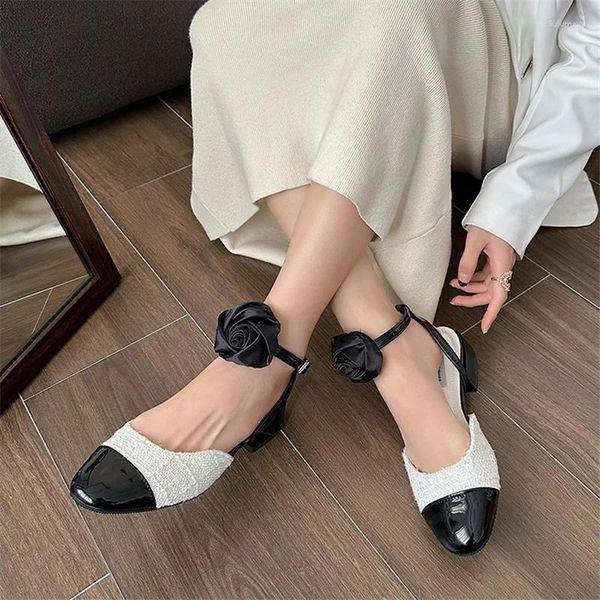 Sandalen Black Flower Flats Luxuriöse Damenmode Knöchelschnalle Sommerschuhe Outdoor Sapato Femino One Line Strap Sandalias