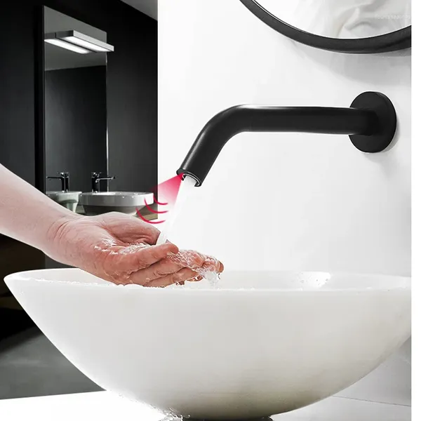 Badezimmer-Waschtischarmaturen MTTUZK Mattschwarzes Messing Wandmontierter automatischer Sensor-Wasserhahn Waschbecken Berührungsloser Infrarot-Kaltwasserhahn