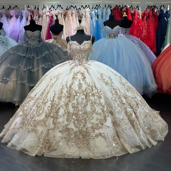 Glitzerndes Quinceanera-Kleid, schulterfrei, Applikationen, Spitze, Perlen für 15-jährige Mädchen, Ball-formale Kleider, süßes 16-Kleid, Schnür-Abschlussball-Robe