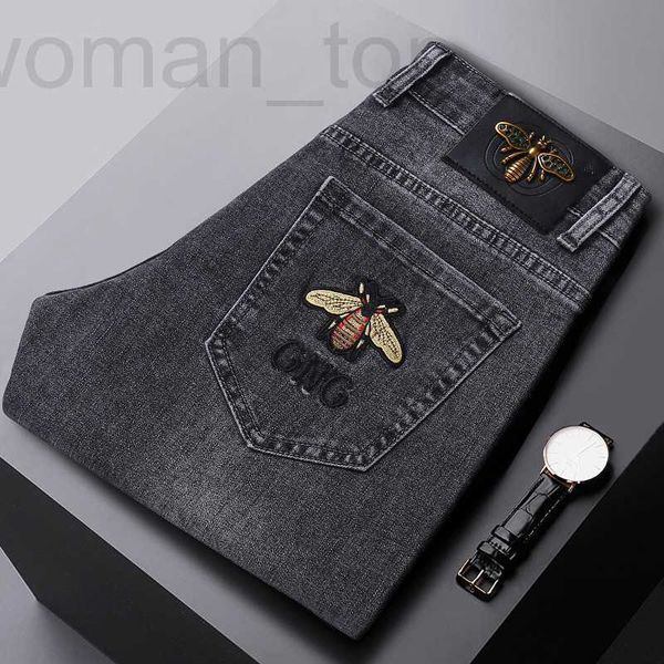 Jeans masculinos designer pequena abelha bordado slim fit pés calças europeias elástico jovem xd5m