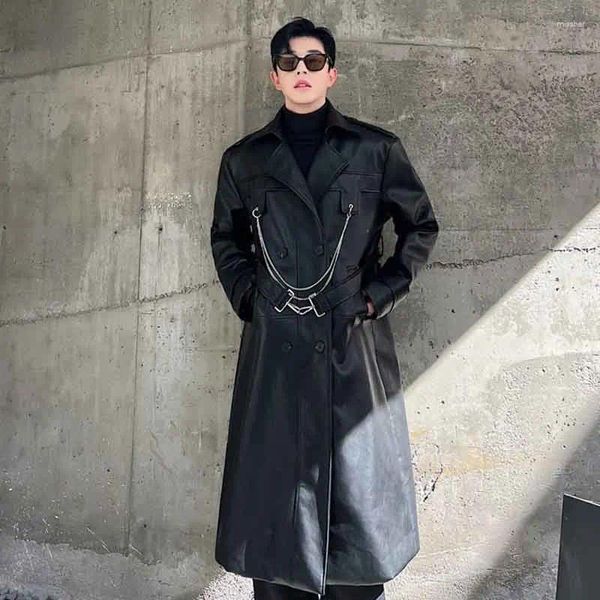 Trench da uomo SYUHGFA 2024 Tendenza primaverile Giacca a vento in pelle Personalità della moda Design di nicchia Cappotto lungo con catena staccabile