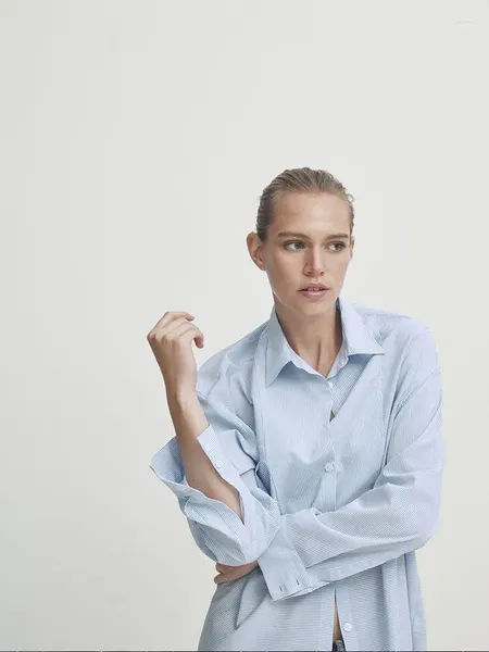 Kadın bluzları MD Yüksek Kalite 2024 Sonbahar ve Kış Fransızca Basit Tembel Stil Göğüs Tasarım Mavi Çizgili Uzun Kollu Gömlek Toplar