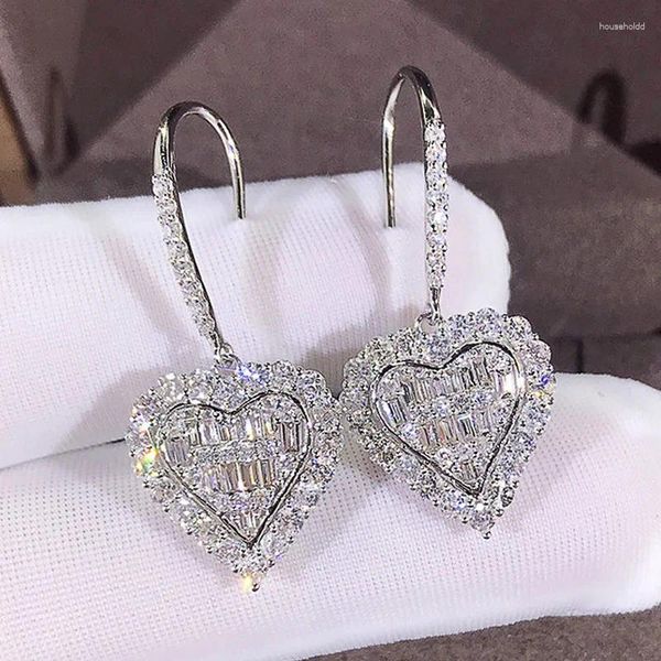 Brincos pendurados charme para mulheres cor prata coração metal incrustado branco zicron pedras jóias de casamento