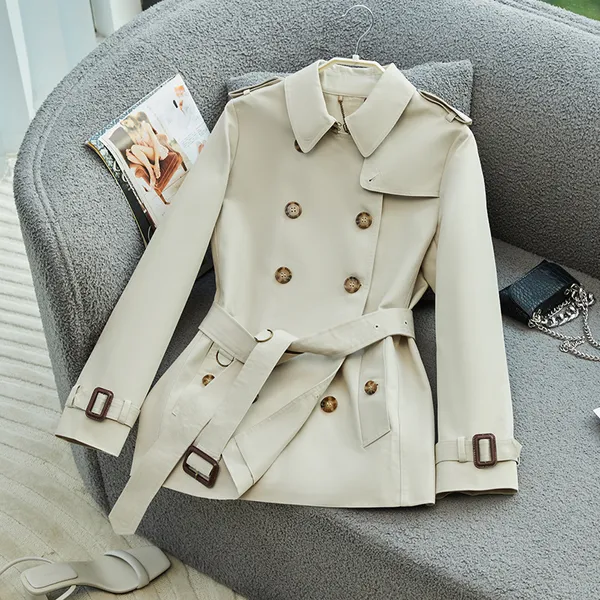 Trench da donna 2024 Primavera Nuovo stile britannico Fascino Giacca a vento color kaki Cappotto classico stile Hepburn di marca da donna