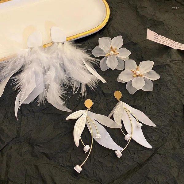 Brincos pendurados lifefontier branco acrílico pena pétala longa gota para mulheres elegante flor floral casamento noiva brinco jóias 2024