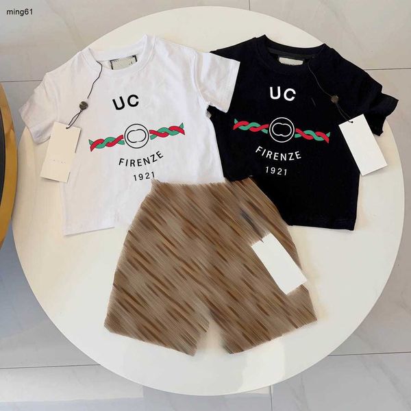 T-shirt per bambini di marca adatte a tute estive per bambini Taglia 100-150 Fried Dough Twists stampa maniche corte e pantaloncini con lettera Grid Jan20