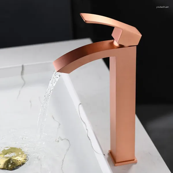 Rubinetti per lavandino del bagno Rubinetto di arrivo e spazzola fredda Rubinetto per lavabo a cascata in oro rosa Miscelatore acqua in ottone massiccio