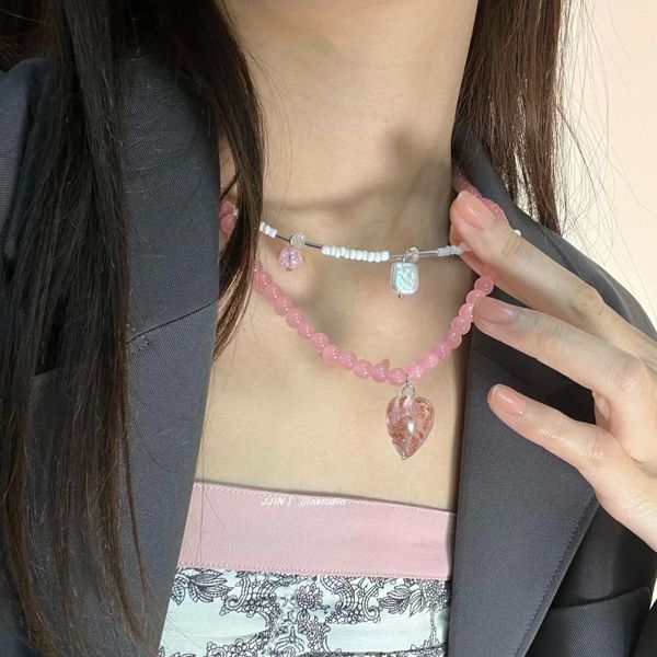 Ожерелья с подвесками, Корейский свежий персиковый порошок, стеклянное бисерное ожерелье «Любовь», маленький и уникальный дизайн, милая элегантная цепочка с когтями, женская