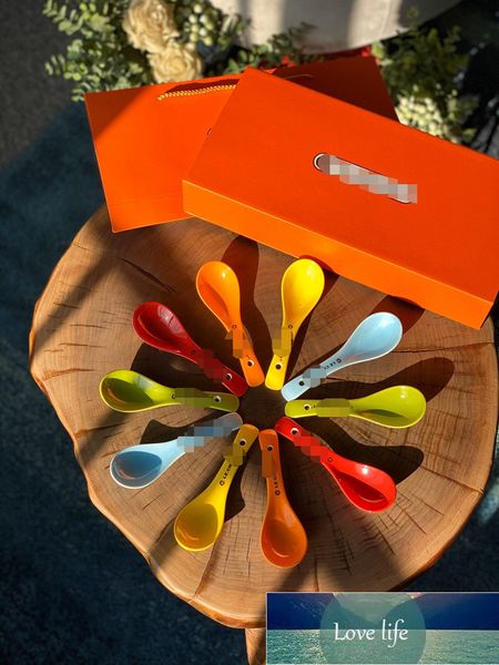 Einfache kühle Farbe Keramik chinesischer Regenbogenlöffel Haushaltssuppenlöffel Löffel Kinder Dessertlöffel 10 Stück mit Geschenkbox