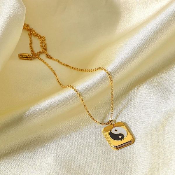 Collane con ciondolo Collana da donna in acciaio inossidabile placcato oro 18 carati Gioielli di moda quadrati a goccia di olio Yin Yang in bianco e nero