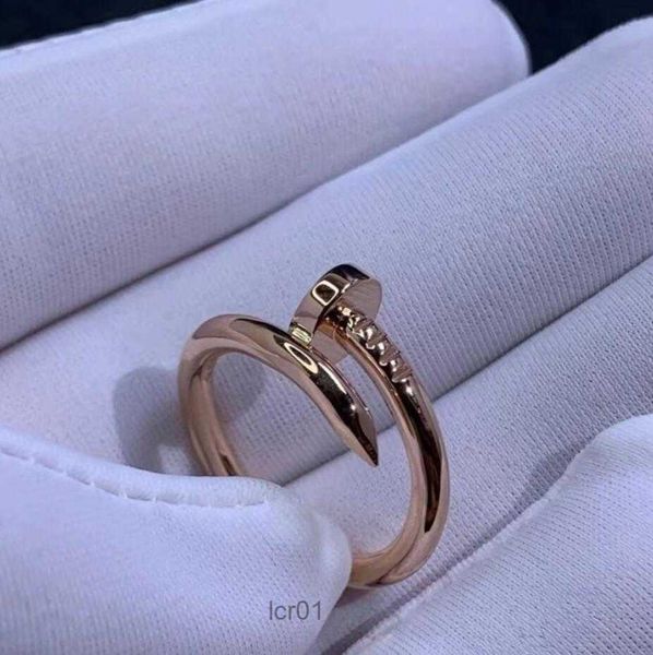 Дизайнерское кольцо для ногтей Роскошные ювелирные изделия Midi Love Просто кольца для женщин Титановый стальной сплав Позолоченный процесс Модные аксессуары Никогда не выцветают, не вызывают аллергии Storenym8