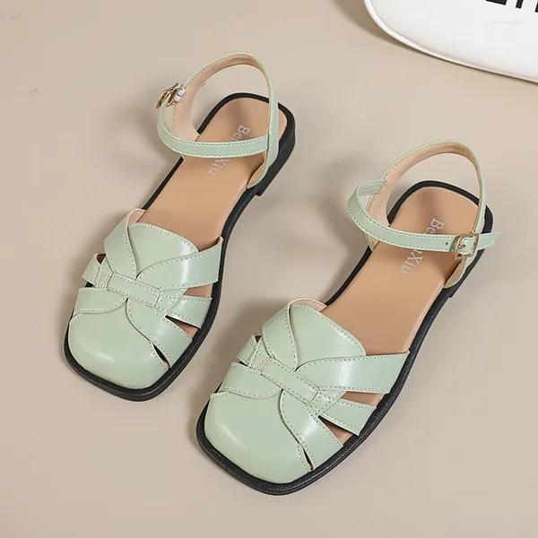 Женские сандалии, коллекция 2024 года, летняя легкая женская обувь, модная Южная Корея, повседневные женские сандалии с пряжкой на плоской подошве с закрытым носком