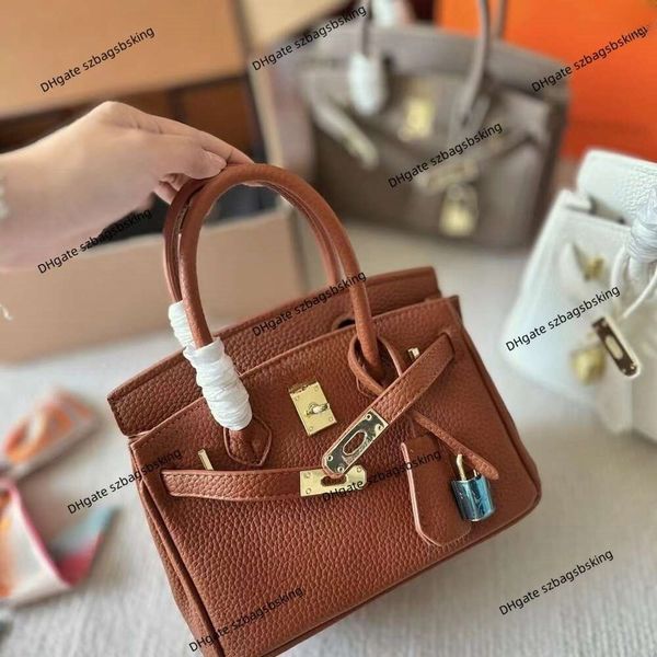 Moda Feminina Bolsas de ombro feminino Bola de designer Carteira nova clássica mini bolsa de cheiro de cheiro de lichia de lychee Hand in Hand-Body Saco com luxo leve