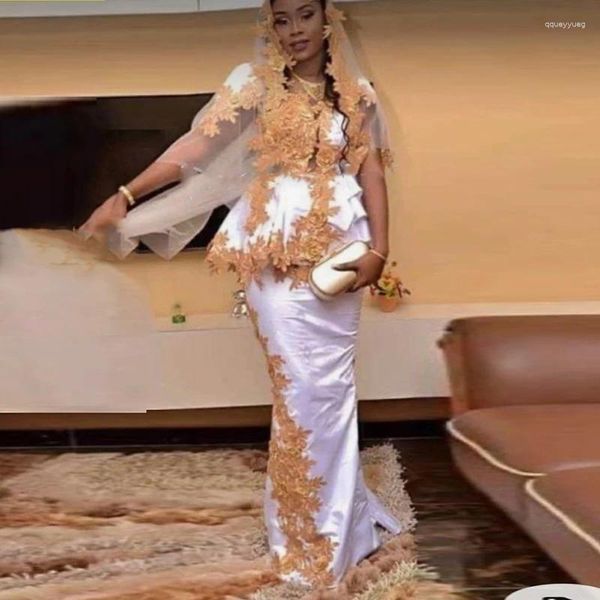 Partykleider Weiß und Gold Abendkleider Saudi-Arabien Spitze Applikationen Schößchen Abschlussball Meerjungfrau Frauen formelles Anlasskleid Robe