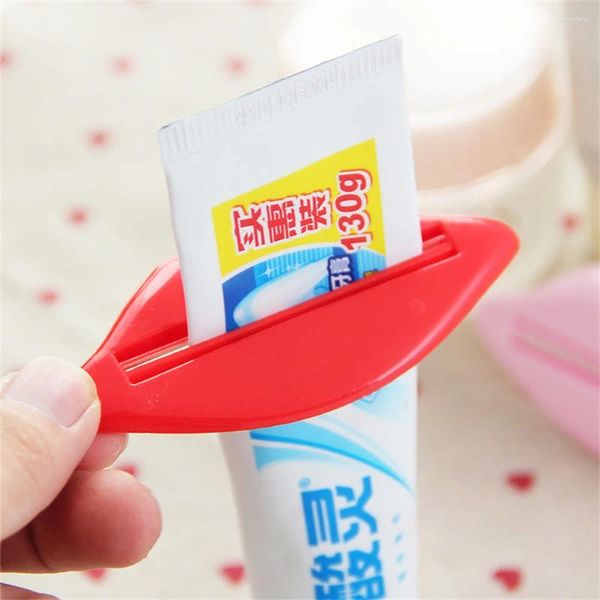 Conjunto de acessórios de banho Simples de usar Presser Red Toothpaste Squeezer Instalações de banheiro Material preferido Rolo Squeeze Dispenser Bulk Extrusor
