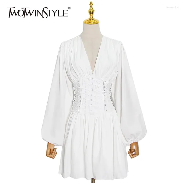 Vestidos casuais twotwinstyle branco verão para mulheres 2024 v pescoço manga longa cintura alta mini vestido feminino coreano moda roupas estilo