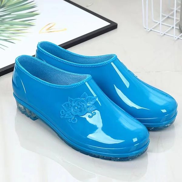 Stivali da pioggia a fiore da donna Scarpe in silicone impermeabili Moda estiva Piattaforma in cristallo Stivali da pioggia casual Scarpe slip on Donna 240125