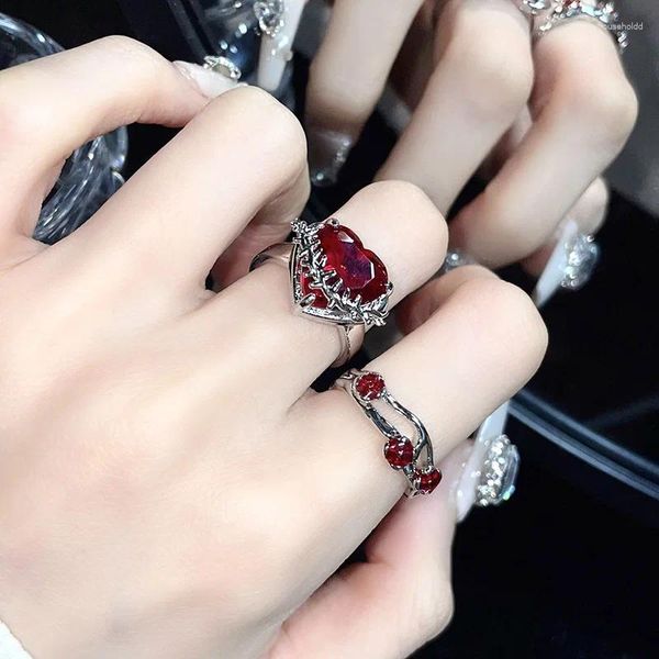 Anéis de cluster vintage goth irregular vermelho cristal coração anel para mulheres charme oco zircão líquido aberto ajustável punk festa jóias presente