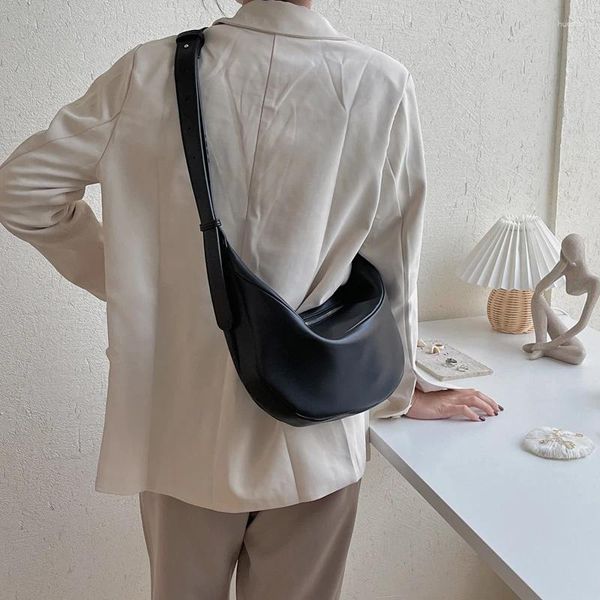 Akşam çantaları pu deri tasarımcı 2024 omuz hobos çanta kadınlar için kadın Kore moda yüksek kaliteli bayanlar crossbody çanta çantası
