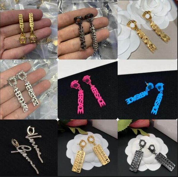 Emaye Kraliçe Medusa Head Ear Stud Küpe Kabartmalı Saray Şeker Mektubu İçi Boş Bakır Küpeler Labirent Vintage Takı Toptan ve Perakende Xmer401