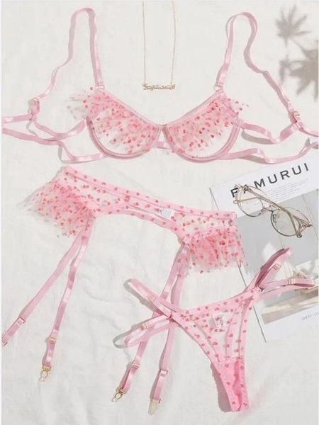 Conjuntos de sutiãs sexy sutiã briefs conjunto com cinta de liga renda aberta tanga exótica transparente ver através de lingerie mulheres 3 pcs coração rosa