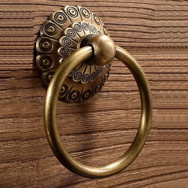 Küçük Vintage Kapı Yüzüğü Knocker Pirinç Kabine için Eski Düğme Klasikler Kapı Yuvarlak Yüzük Tutma Tutma Kapı Retro Entrence Kapı Knock Home Decor 240127