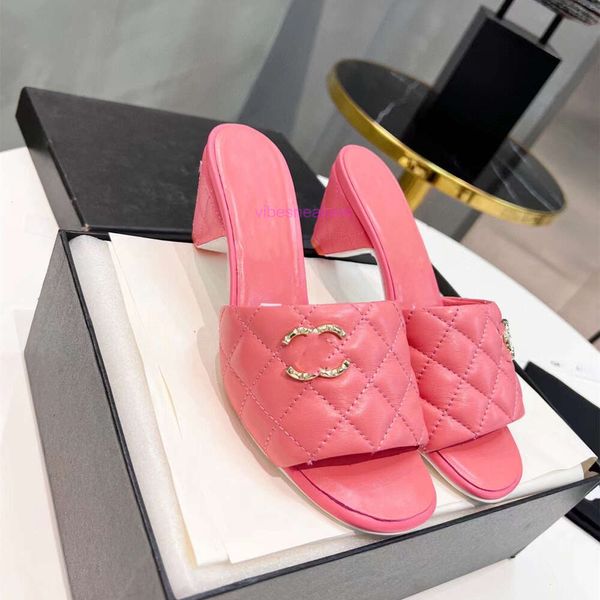 Designer Slide Chaneles Teli sandali Fragrace Frenello tallone diamantato Controlla pantofole con le pannelli con tacco alto femmina estate resort all'aperto francese