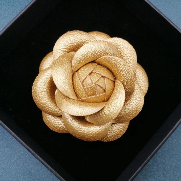 Broschen Koreanische große handgemachte Leder Kamelie Blume Brosche Pin für Frauen Schmuck Hochzeit Kleidung Zubehör Mädchen Geschenke