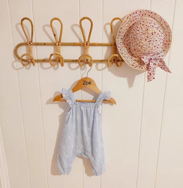Вешалки Персонализированные Custom Baby Child Дети Белая деревянная вешалка для одежды |Рождение Рождение Крещение Крещение Первый выход