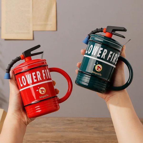 Criativo copo de cerâmica extintor de incêndio forma divertida caneca de café de escritório em casa com tampa e colher presente perfeito para bombeiros 240130
