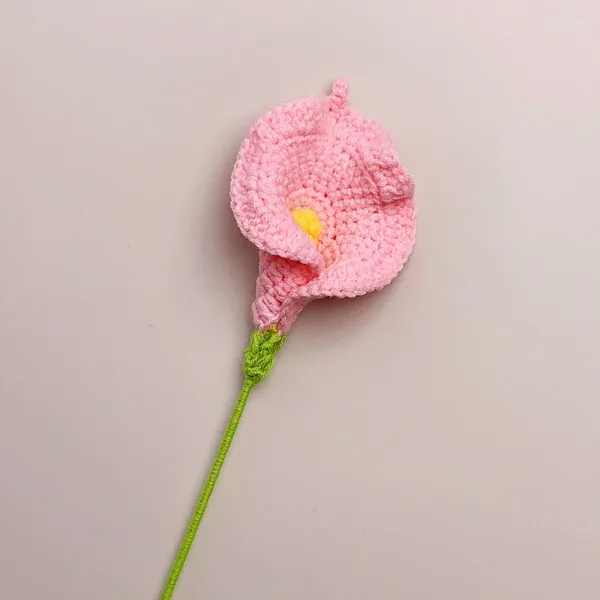 Dekorative Blumen 2024 handgestrickte gehäkelte Calla-Lilie gestrickte Blume gefälschter Blumenstrauß Hochzeitsdekoration Heimtisch Ornamente Geschenk