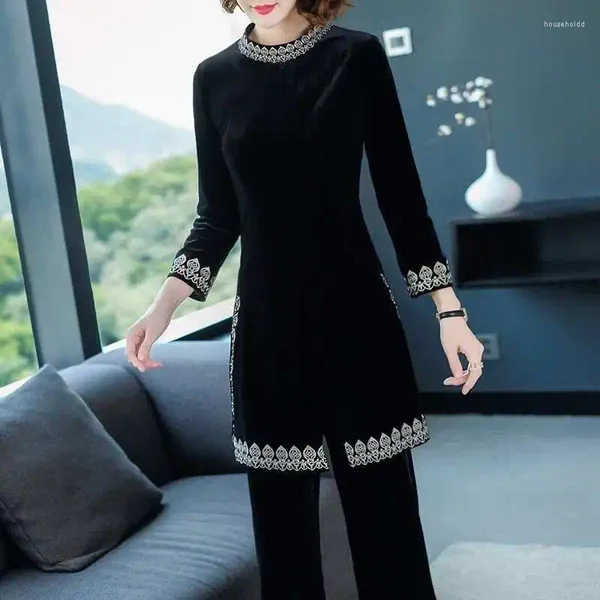 Kadınların İki Parçası Pantolon Vintage Black Velvet 2 Setler Kadın Çiçek İşlemeli Uzun Üstler ve Geniş Bacak Takımları Plus Boyut DB919