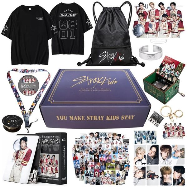 Portachiavi KPOP Stray Kids Album Confezione regalo a 5 stelle Ver2 Include T-shirt Borsa con coulisse Portachiavi Adesivo Standee Pocard Cordino musicale