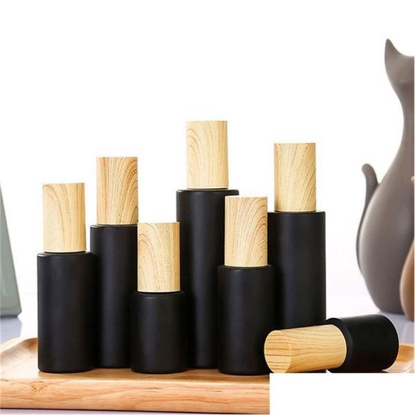 Bottiglie di imballaggio Bottiglia cosmetica in vetro smerigliato nero all'ingrosso Vasetti di crema vuoti Pompa per lozione spray Contenitore riutilizzabile con legno Grai Otze9