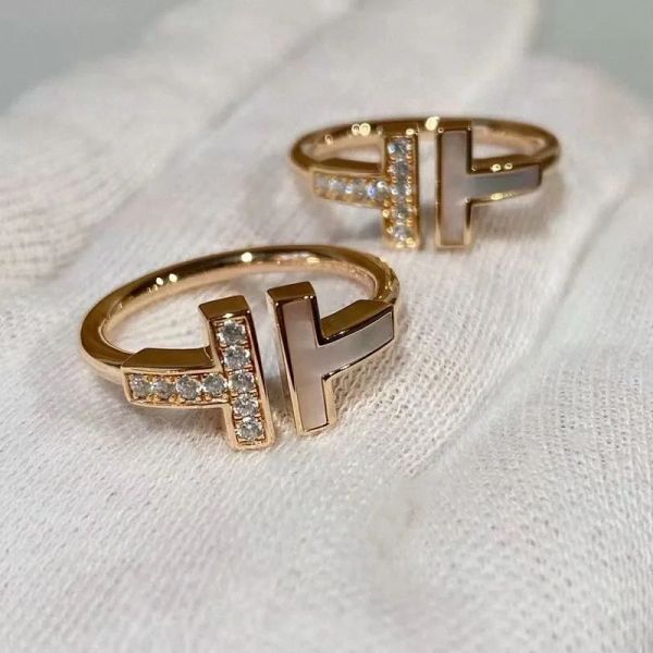 2024 S925 prata duplo T branco Fritillaria diamante anel de casamento 18K ouro rosa abertura anel de casal de diamante completo para mulheres designer joias presente de aniversário