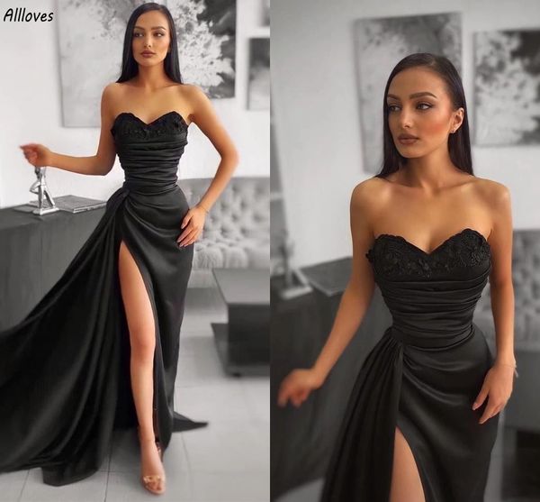 Aso Ebi Abiti da sera senza spalline in raso nero per le donne Abiti da festa formali floreali in pizzo Spacco laterale Sexy pieghettato Secondo ricevimento Abito da compleanno Lungo Taglie forti CL3279