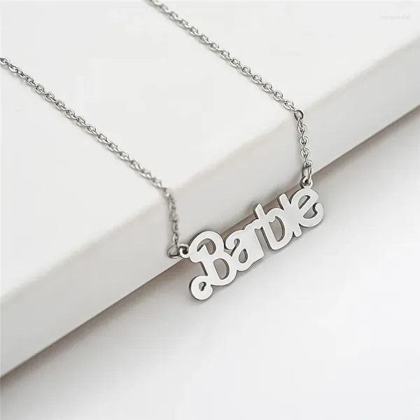 Anhänger Halsketten Ligatur Barby Buchstaben Halskette für Mädchen Bobbi Baby Puppe Traum Regelmäßiges Skript Wort Edelstahl Schmuck Kette Ornament Geschenk