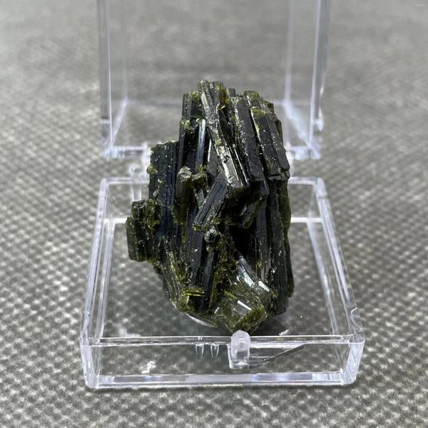 Estatuetas Decorativas!Pedras de cristal mineral de turmalina verde natural do Brasil, pedras e cristais, caixa de quartzo, tamanho 3,4 cm